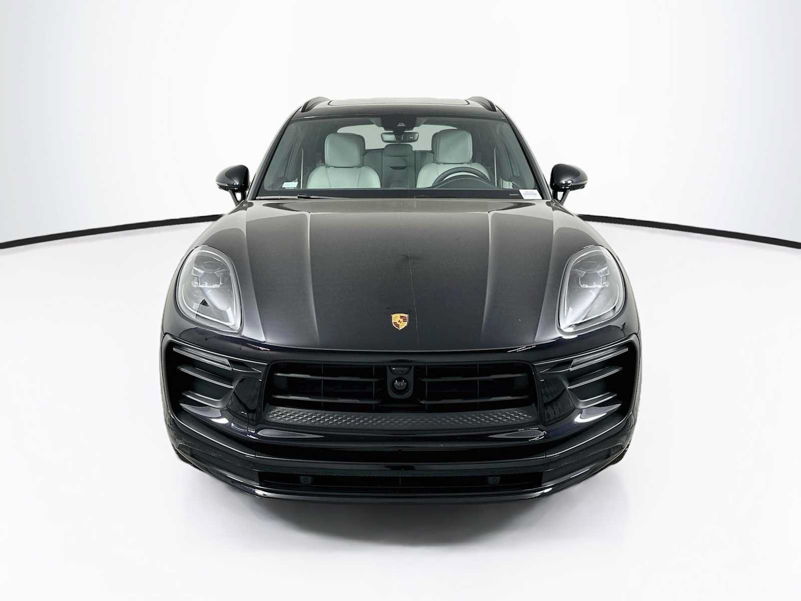 Certified 2025 Porsche Macan AWD/4WD image 6