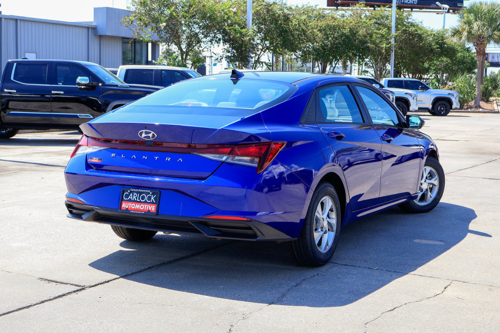 Used 2023 Hyundai Elantra SE w/ Cargo Package FWD image 3