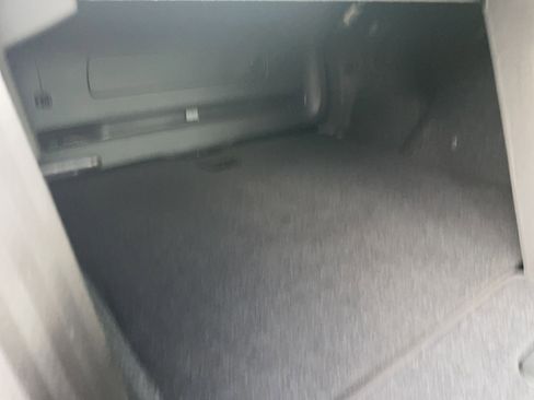 Used 2025 Volvo XC40 B5 Core image 21