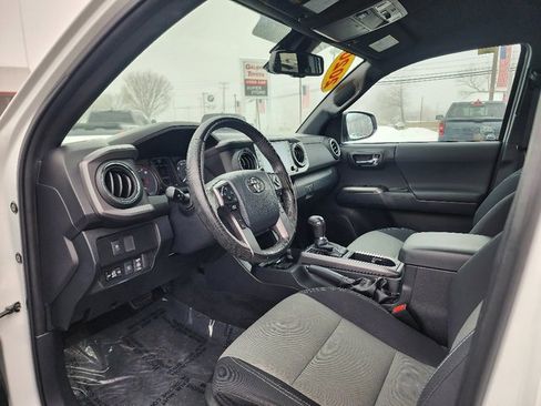 Used 2020 Toyota Tacoma TRD Sport w/ Technology Package image 20