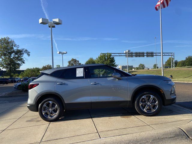 Used 2025 Chevrolet Blazer LT FWD image 13