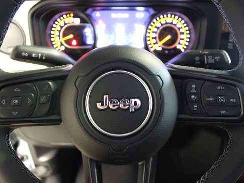 New 2025 Jeep Gladiator Sport image 15