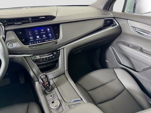 Used 2025 Cadillac XT6 Luxury FWD image 24