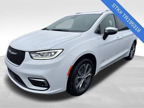 New 2026 Chrysler Pacifica Pinnacle image 3