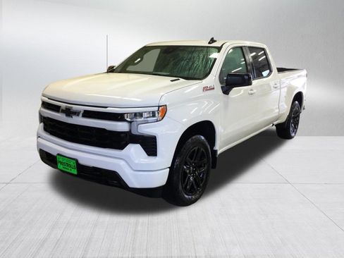 Used 2022 Chevrolet Silverado 1500 RST w/ Convenience Package II AWD/4WD image 2