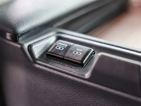 Certified 2024 Toyota Sienna LE image 6