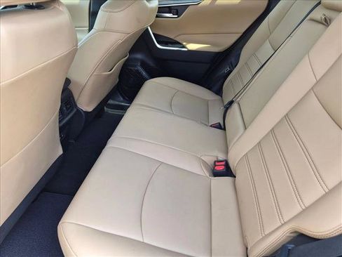 Used 2020 Toyota RAV4 XLE Premium FWD image 17