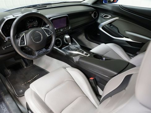 Used 2017 Chevrolet Camaro LT RWD image 8
