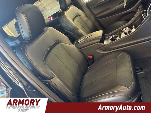 New 2025 Jeep Grand Cherokee L Altitude image 40