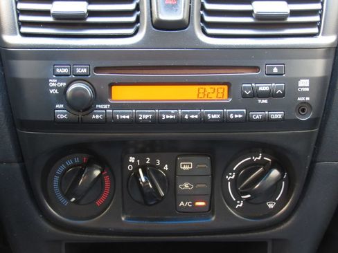 Used 2006 Nissan Sentra SE-R Spec V w/ (J01) Sunroof Pkg FWD image 24