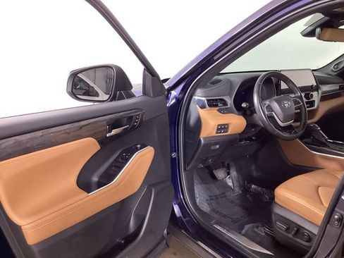 Used 2023 Toyota Highlander Platinum AWD/4WD image 9