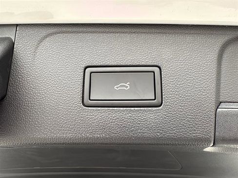 New 2026 Volkswagen Atlas SE FWD image 13