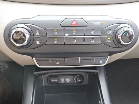 Used 2016 Kia Sorento LX w/ LX Convenience Package image 10