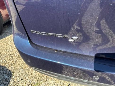Used 2019 Chrysler Pacifica Limited w/ Advanced Safetytec Group FWD image 6