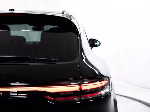 Certified 2026 Porsche Macan AWD/4WD image 21