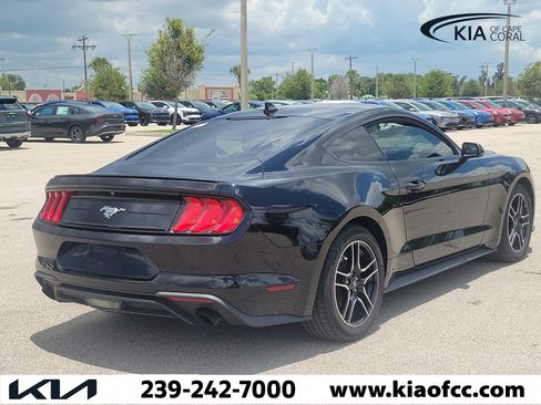 Used 2022 Ford Mustang Premium RWD image 6