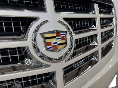 Used 2012 Cadillac Escalade Luxury AWD/4WD image 17