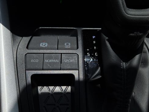 Certified 2025 Toyota RAV4 XLE w/ Convenience Package FWD image 27