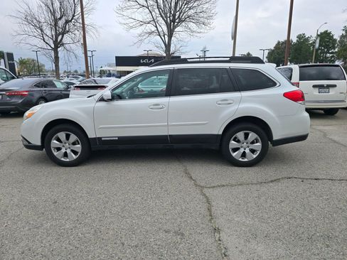 Used 2011 Subaru Outback 2.5i Premium w/ All-Weather Pkg image 11