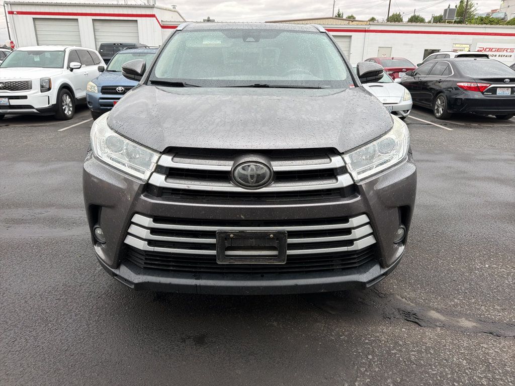 Used 2018 Toyota Highlander XLE AWD/4WD image 11
