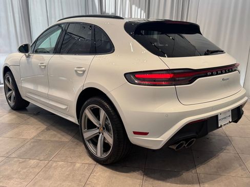 Certified 2025 Porsche Macan image 3