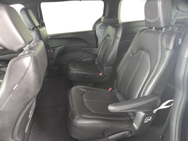 Used 2026 Chrysler Pacifica Select FWD image 13