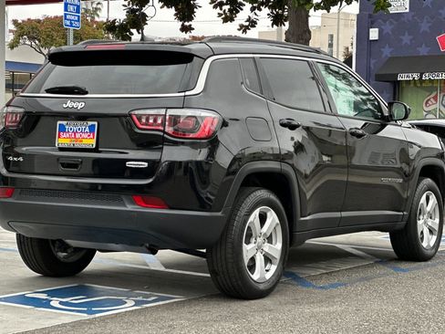 Used 2020 Jeep Compass Latitude w/ Cold Weather Group AWD/4WD image 4