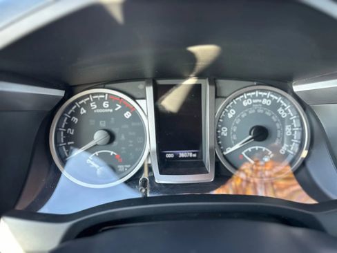Used 2022 Toyota Tacoma Limited image 11