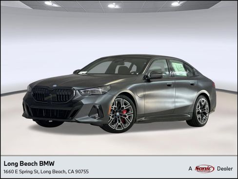 New 2026 BMW 550e xDrive AWD/4WD image 1