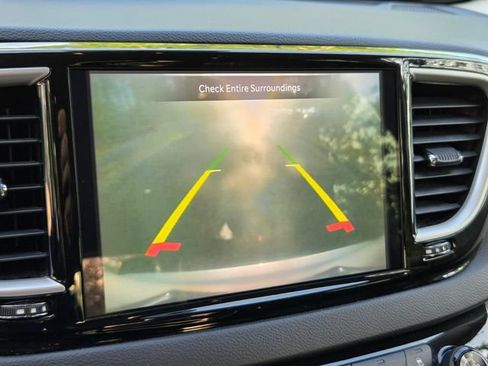 Used 2023 Chrysler Pacifica Touring-L FWD image 22