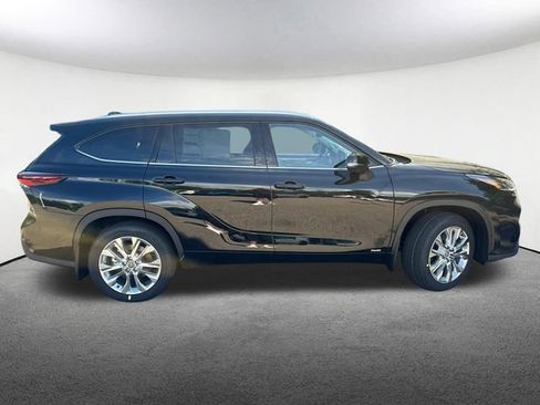 New 2026 Toyota Highlander Limited AWD/4WD image 10