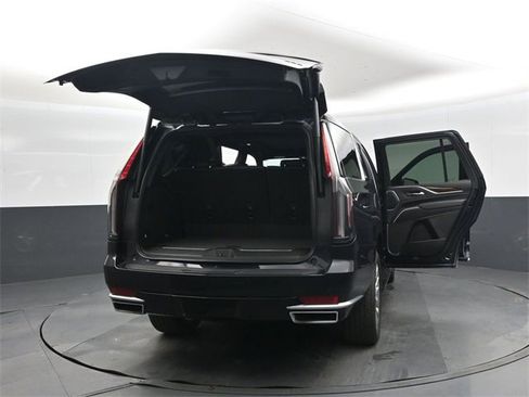 Used 2022 Cadillac Escalade Premium Luxury image 50