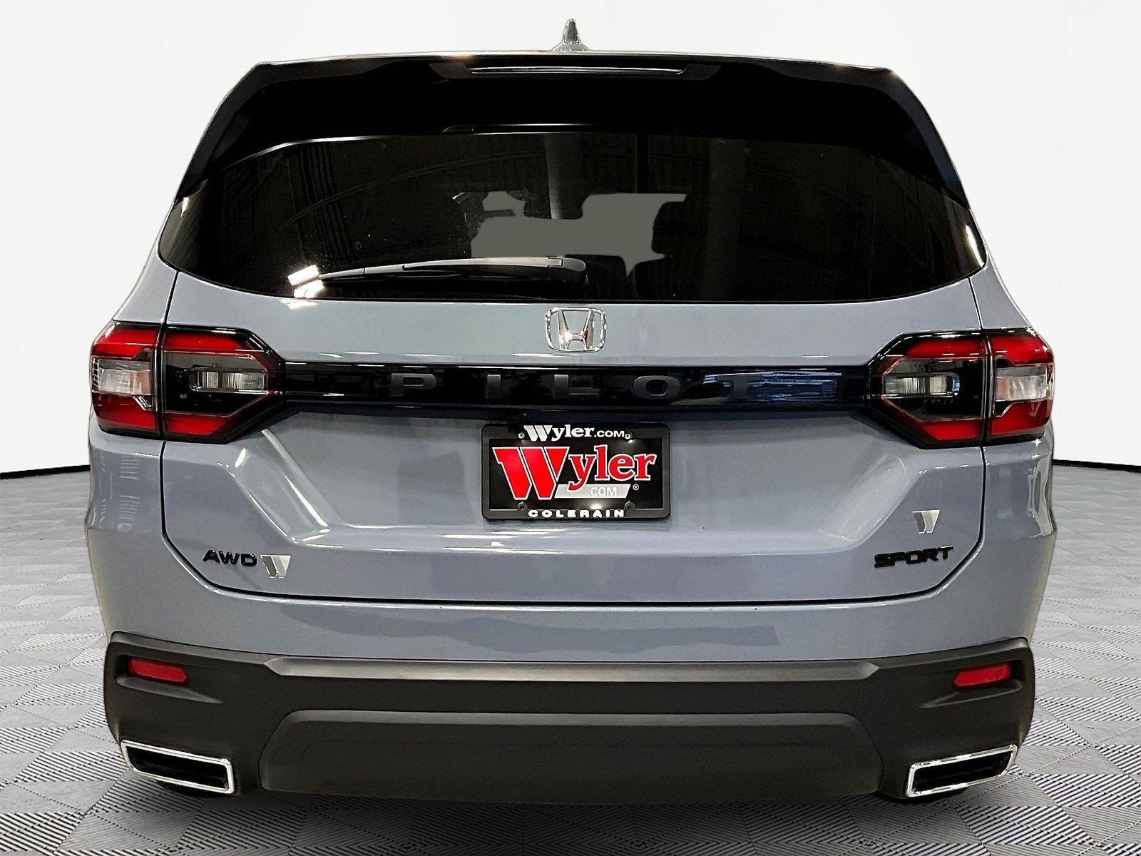 Used 2025 Honda Pilot Sport image 5