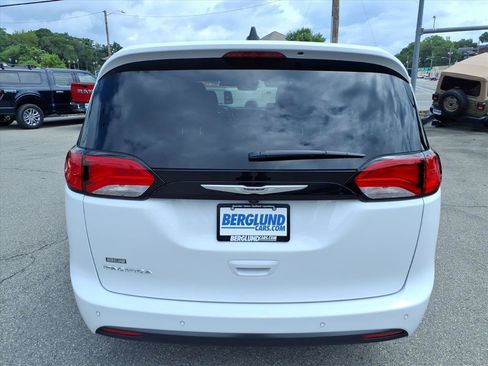 New 2027 Chrysler Pacifica LX FWD image 5
