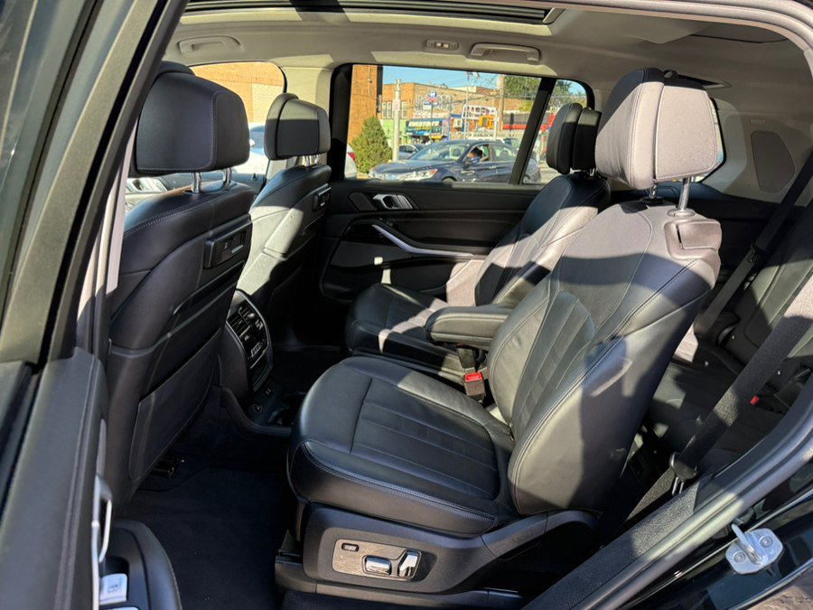Used 2020 BMW X7 xDrive40i w/ Premium Package AWD/4WD image 9