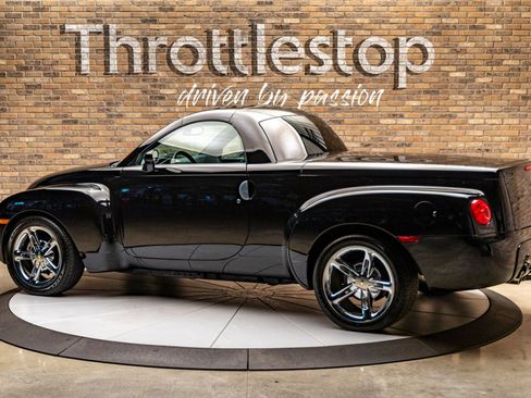 Used 2005 Chevrolet SSR w/ Preferred Equipment Group image 11