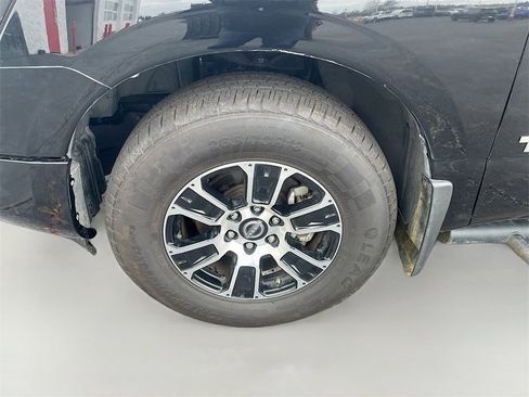 Used 2023 Nissan Titan SV w/ SV Convenience Package image 30