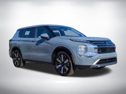 New 2026 Mitsubishi Outlander SE image 2