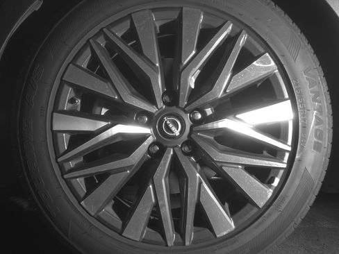 Used 2025 Nissan Altima 2.5 SV image 12