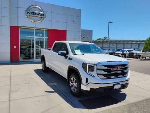 Used 2023 GMC Sierra 1500 SLE w/ X31 Off-Road Package AWD/4WD image 3