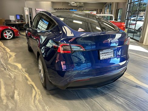 Used 2021 Tesla Model Y Long Range AWD/4WD image 32