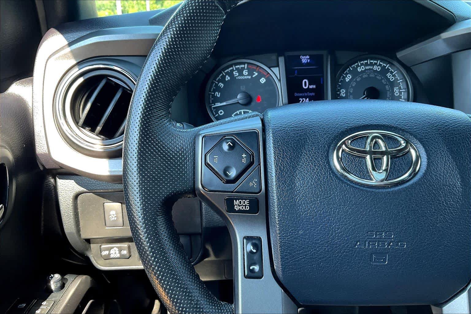 Used 2020 Toyota Tacoma TRD Sport AWD/4WD image 23