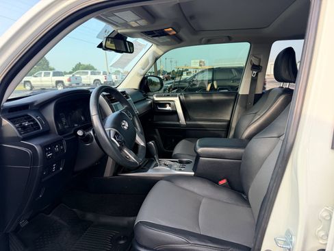 Used 2020 Toyota 4Runner SR5 Premium w/ Moonroof Package AWD/4WD image 9