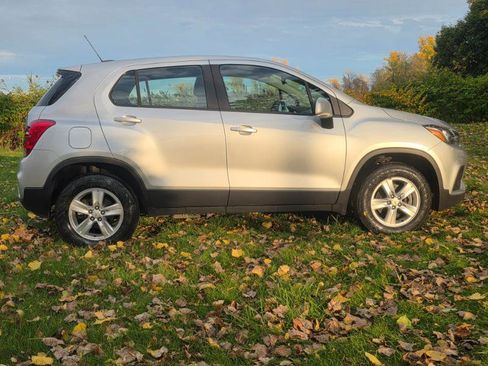 Used 2018 Chevrolet Trax LS AWD/4WD image 21
