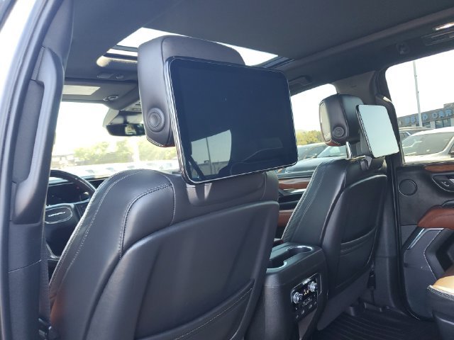 Used 2023 GMC Yukon XL Denali Ultimate AWD/4WD image 15