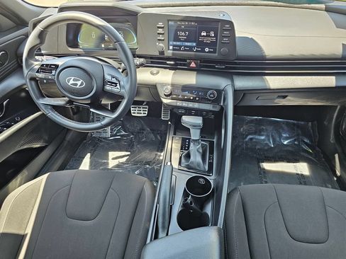 Certified 2025 Hyundai Elantra Sport FWD image 17