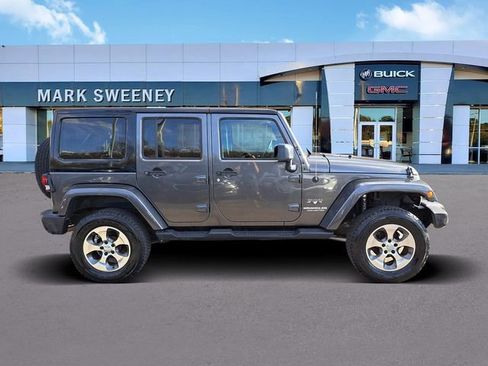Used 2017 Jeep Wrangler Unlimited Sahara AWD/4WD image 30