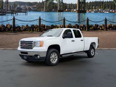 Used 2014 GMC Sierra 2500 SLE w/ SLE Preferred Package AWD/4WD image 4