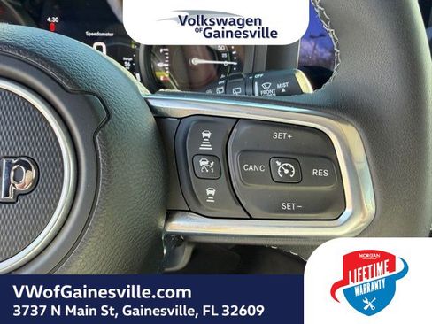 Used 2025 Jeep Wrangler Sahara image 24