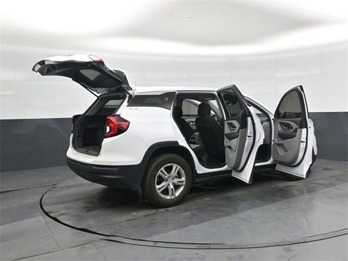 Used 2024 GMC Terrain SLE image 46